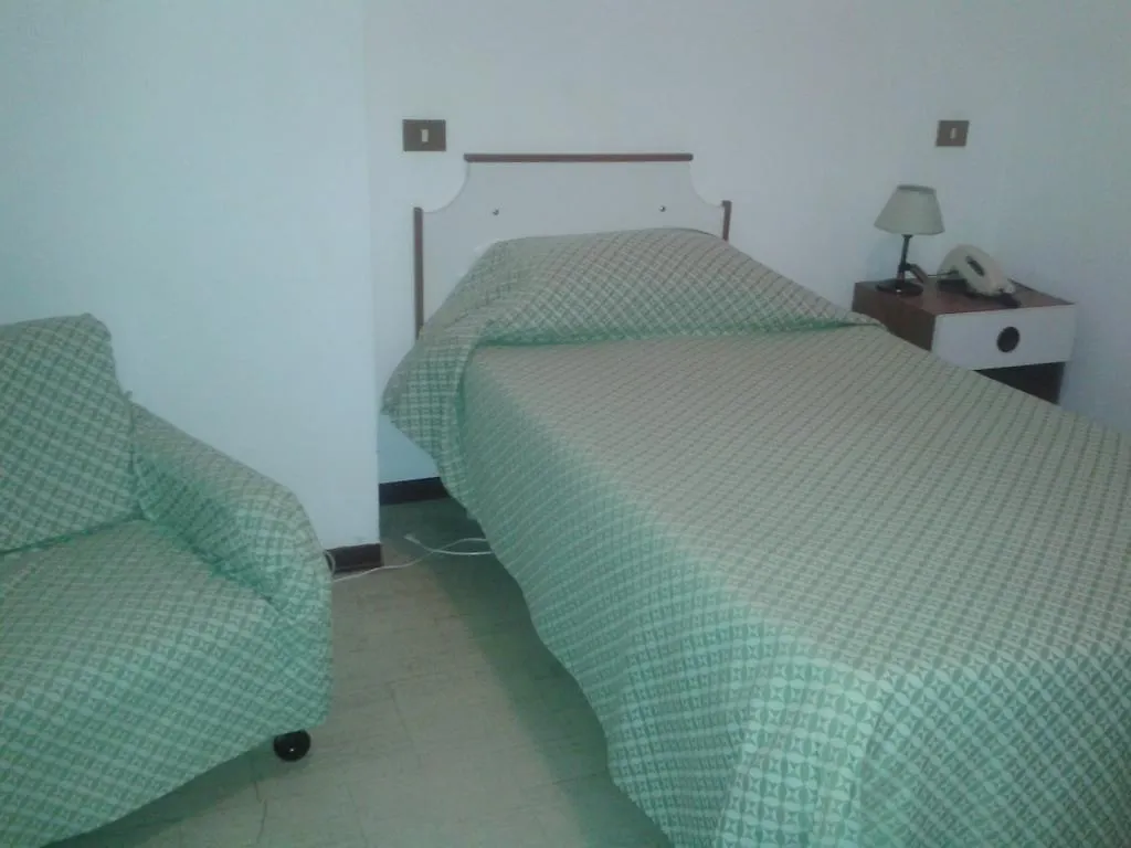Albergo Tenda Verde Falconara Marittima 2*,  Italy